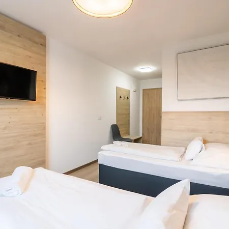 מוטל Autohof 171 3*