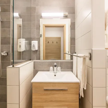 מוטל Autohof 171 3*